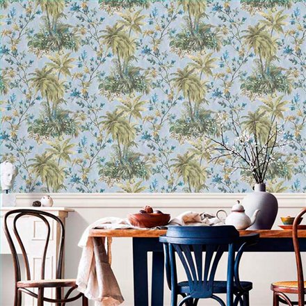 Ref.21156 ambiente real de palmeras silva essence, sobre fondo Gris en tonos Verde, Azul y Topo