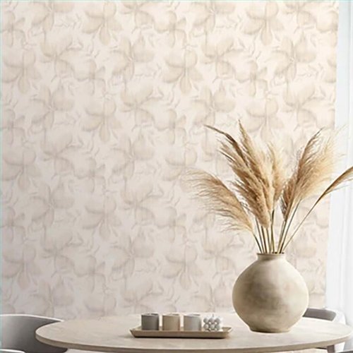 Ref.TN29060 ambiente con terra nova hojas difuminadas Topo y Beige sobre fondo Marfil