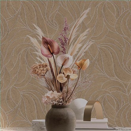 Ref.TN29071 ambiente real de hojas delicadas terra nova, sobre fondo Ocre en tonos Beige y Topo