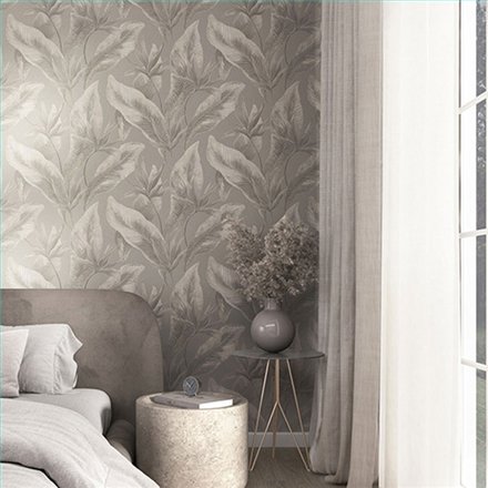 Ref.SILE-028 ambiente real de hojas tropicales silence, sobre fondo Gris en tonos Topo, Beige y Plateado