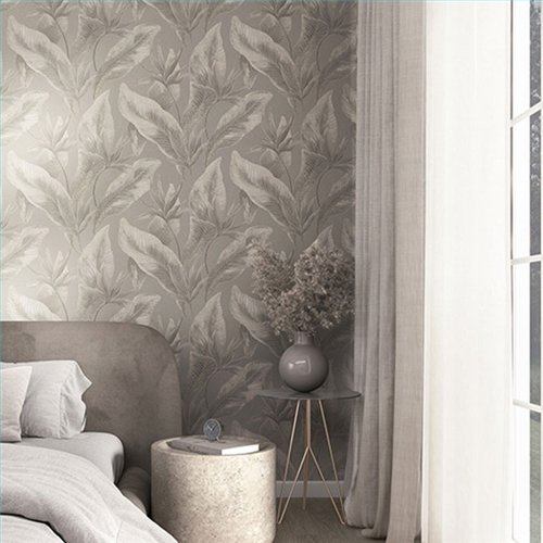 Ref.SILE-028 ambiente real de hojas tropicales silence, sobre fondo Gris en tonos Topo, Beige y Plateado