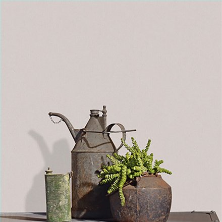 Ref.SILE-061 estancia decorada con liso mate en tono Topo, silence