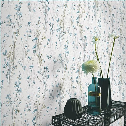 Ref.NATU-027 estancia decorada con ramas silvestres Turquesa, Verde, Gris y Topo y fondo Blanco Roto, natura