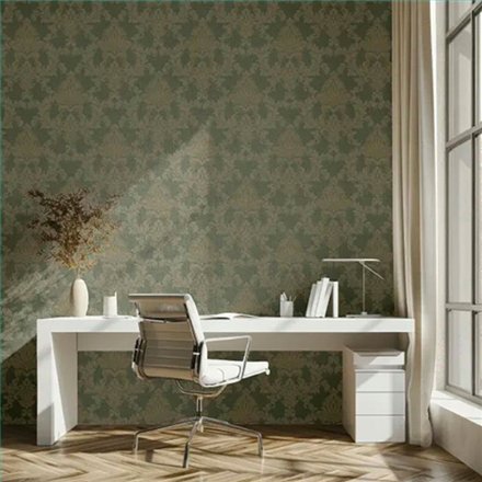 Ref.LR1904 ambiente real de damasco lirico, sobre fondo Verde en tonos Marrón y Dorado