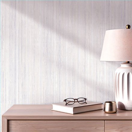 Ref.SP9046 ambiente real de vetas verticales supreme, sobre fondo Beige en tonos Topo
