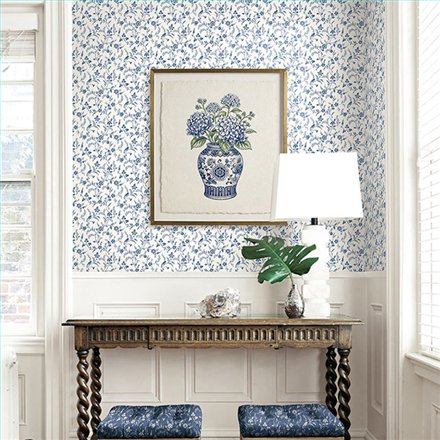Ref.LB51102 foto de ambiente floral jacobino dolly mixtures fondo Blanco Roto con Azul