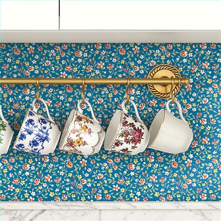 Ref.LB50422 estancia decorada con floral liberty Coral, Mostaza, Verde y Beige y fondo Azul, dolly mixtures