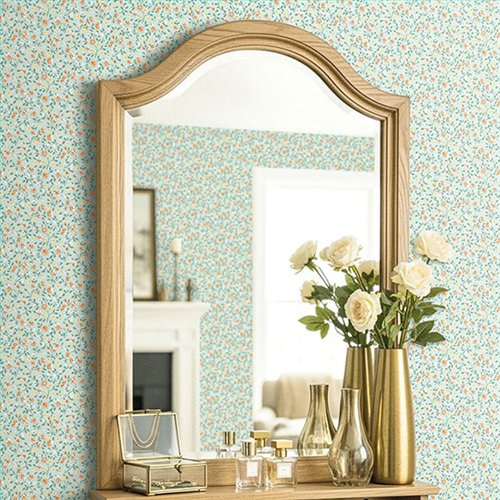 Ref.LB50402 ambiente con dolly mixtures floral liberty Caldera, Amarillo, Verde y Beige sobre fondo Verde
