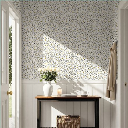 Ref.LB50005 ambiente con dolly mixtures florecillas trepadoras Topo, Gris y Ocre sobre fondo Blanco Roto