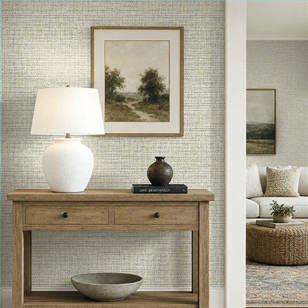 Ref.EW51008 estancia decorada con tejido rafia Ocre y Blanco Roto y fondo Verde, white accents