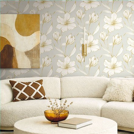 Ref.EW50518 ambiente con white accents lirios dibujados Blanco Roto, Beige y Dorado sobre fondo Gris