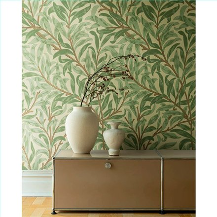 Ref.HT84005 estancia decorada con mural ramas de sauce Verde y Marrón y fondo Beige, hidden treasures