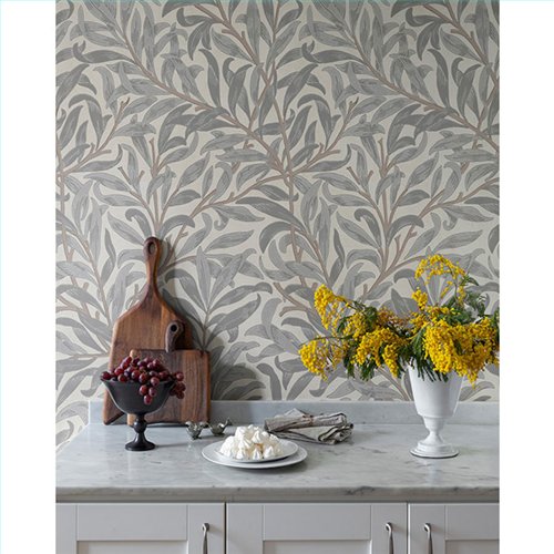 Ref.HT84006 ambiente con hidden treasures mural ramas de sauce Gris y Marrón sobre fondo Topo