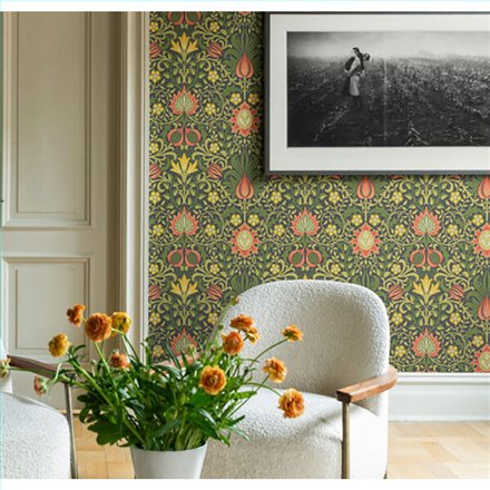 Ref.82091 ambiente con hidden treasures floral simétrico Verde, Rojo, Salmón y Amarillo sobre fondo Negro