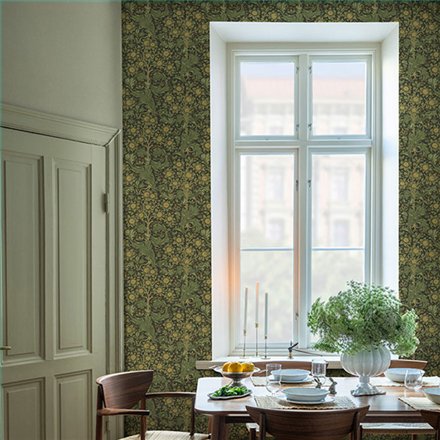 Ref.82089 ambiente con hidden treasures acanto y girasoles Ocre y Marrón sobre fondo Verde