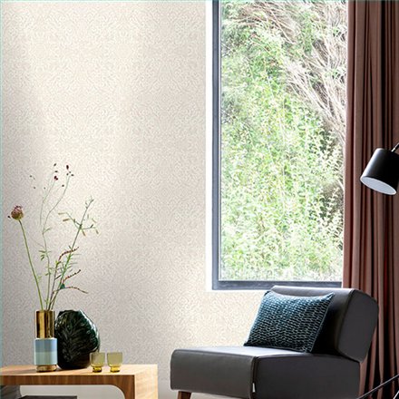 Ref.045-BOO ambiente con bamboo damasco arabesco Nácar y Gris sobre fondo Blanco Roto