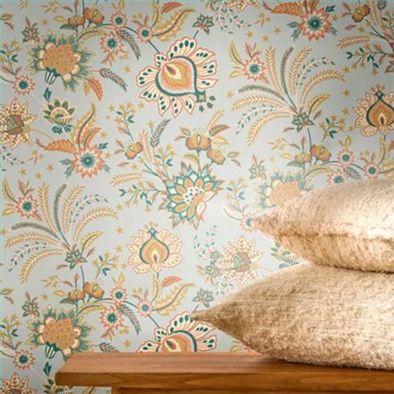 Ref.FAMI-202686414 ambiente con maison de famille floral indiana Naranja, Verde, Beige y Ocre sobre fondo Gris