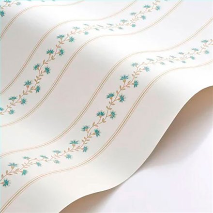 Ref.FAMI-202706510 ambiente con maison de famille rayas florales Verde y Beige sobre fondo Blanco Roto