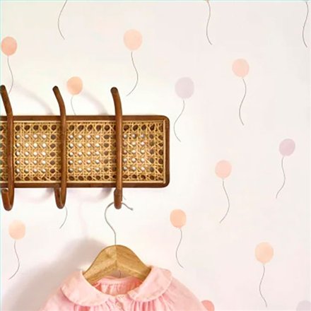 Ref.OUTT202844500 ambiente con once upon a time 3 globos Rosa, Salmón, Lila, Beige y Gris sobre fondo Blanco