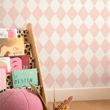 Ref.OUTT202944286 estancia decorada con rombos arlequín Rosa y fondo Blanco, once upon a time 3