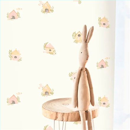 Ref.OUTT202894224 ambiente real con casitas de pájaros sobre fondo Blanco en tonos Beige, Rosa, Verde, Marrón y Gris
