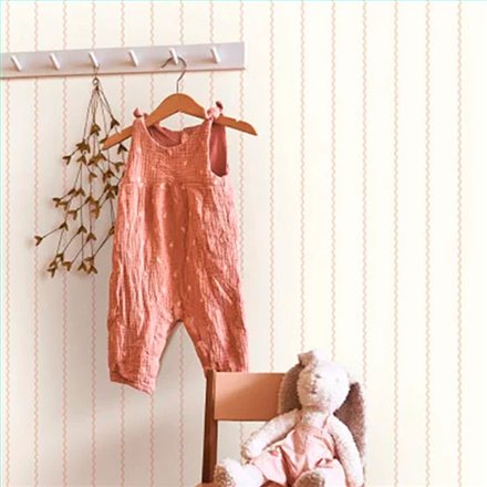 Ref.OUTT202964299 ambiente real de rayas onduladas once upon a time 3, sobre fondo Blanco en tonos Rosa
