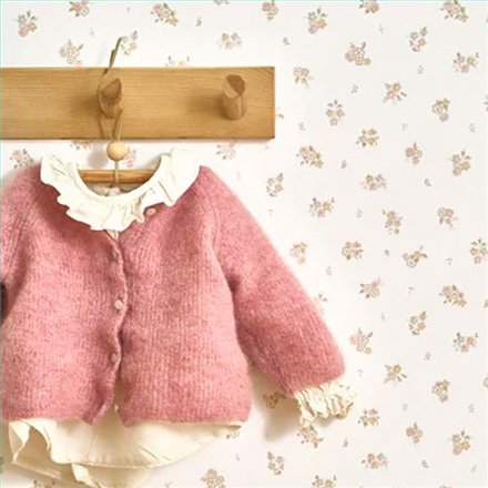 Ref.OUTT202921404 ambiente real de florecillas once upon a time 3, sobre fondo Blanco en tonos Rosa, Ocre y Gris