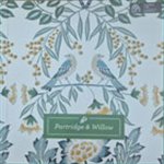 
PARTRIDGE & WILLOW La Maison — Papel Pintado Contract con Diseños de Aves y Elegancia Natural